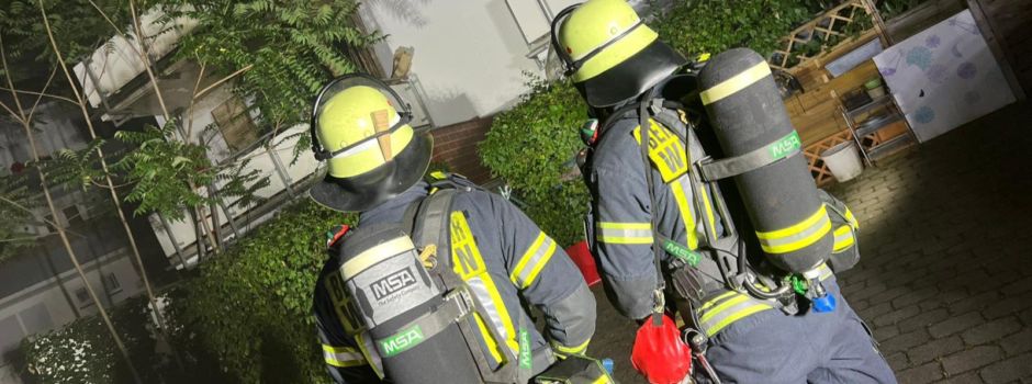 Feuerwehr rettet Person aus brennendem Haus in Wiesbaden-Mitte