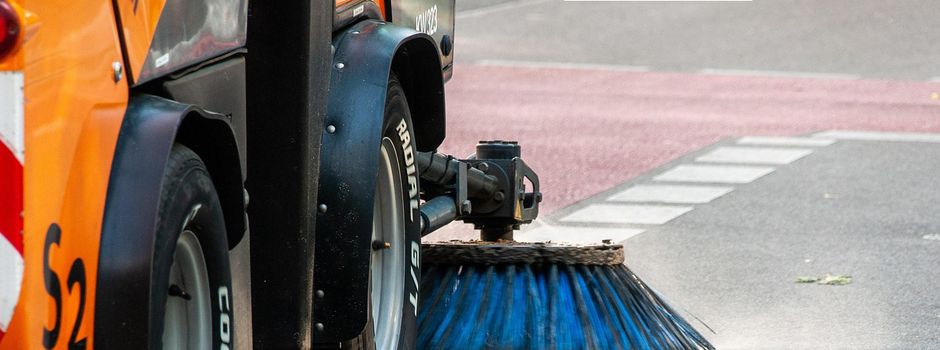 Kehrmaschine erfüllt die Straßenreinigungspflicht