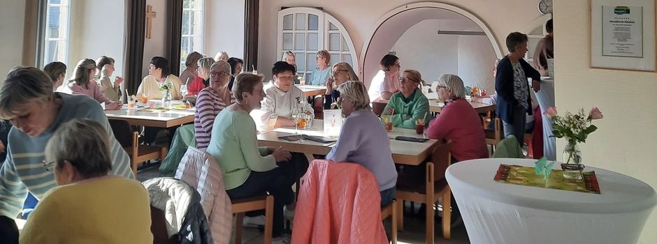Bunte Cocktails, gute Laune: KFD‑Frauen feiern geselligen Abend