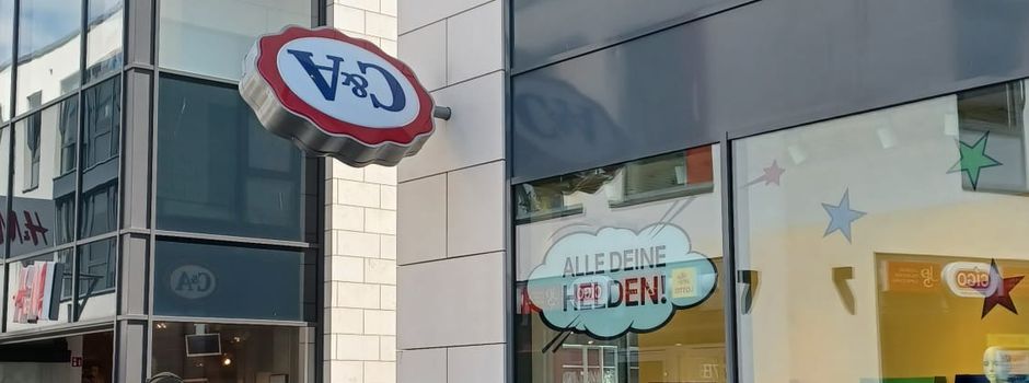 Logo von Modegeschäft steht Kopf