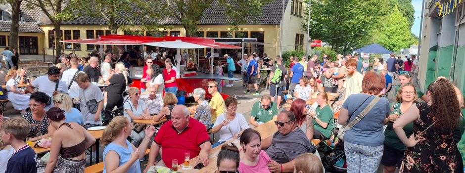 Jecke Stimmung auf dem Schulhof – „Jeck em Veedel“ begeistert Niederkassel