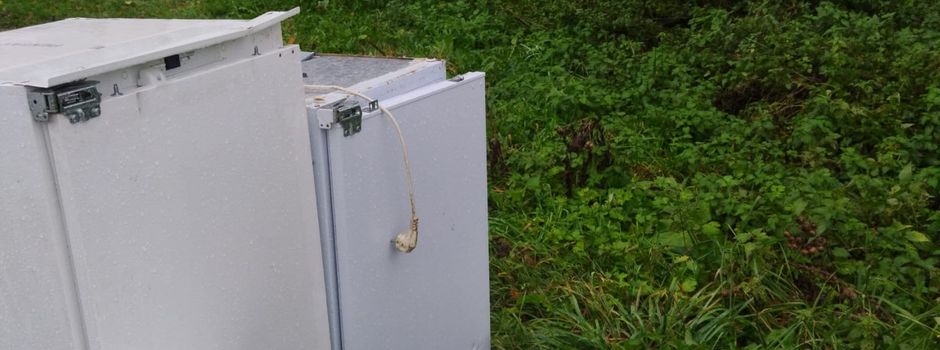 Kühlschrank-Trio am Wanderparkplatz