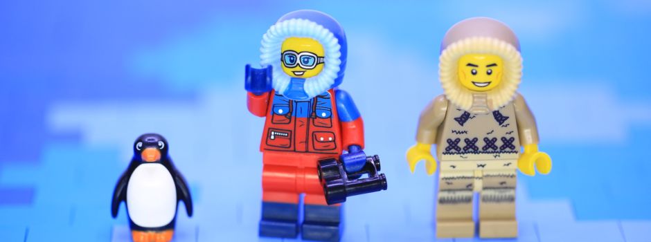 Kinder bauen Arktis-Landschaft und Polarmeer aus 46.000 Lego-Steinen