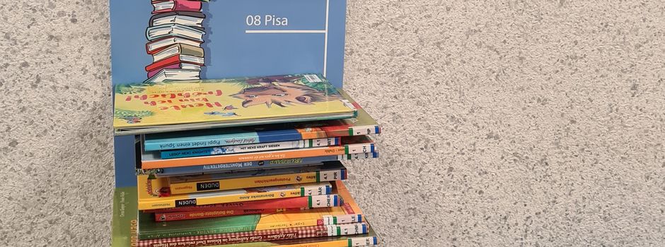 Start der Leseaktion „Büchertürme“ der Kinderbücherei in Zusammenarbeit mit der Grundschule Thür