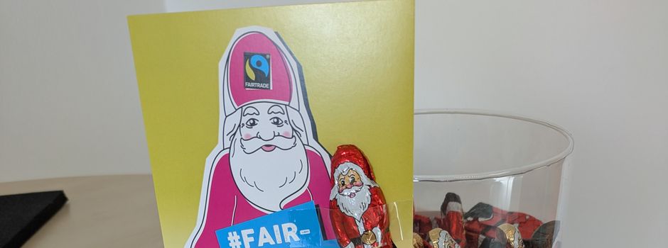 Faire Nikoläuse werden in der Geesthachter Innenstadt verteilt