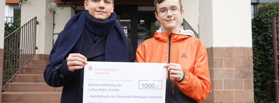Lothar-Kahn-Schule überreicht Scheck für den Nothilfefonds der Gemeinde-Rehlingen-Siersburg