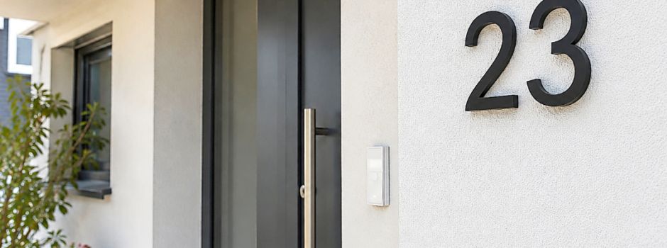 Hausnummer gut sichtbar anbringen