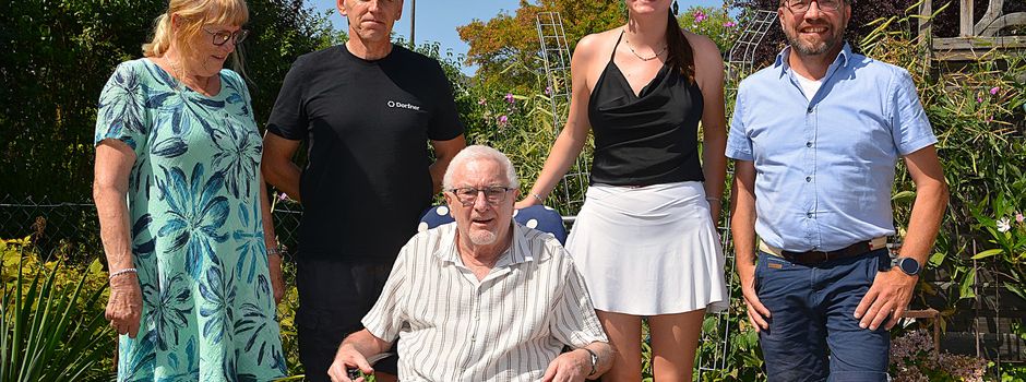 Rudi Hanft feiert seinen 80. Geburtstag mit Familie, Nachbarn und Freunden