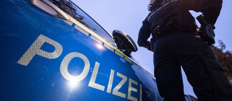Mann tritt Außenspiegel von zehn Autos in Koblenzer Innenstadt ab – Festnahme!