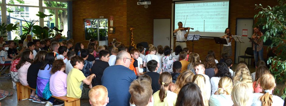 Mit Beethoven im Gepäck: WDR „Dackl“-Tournee zu Besuch an der KGS Lülsdorf