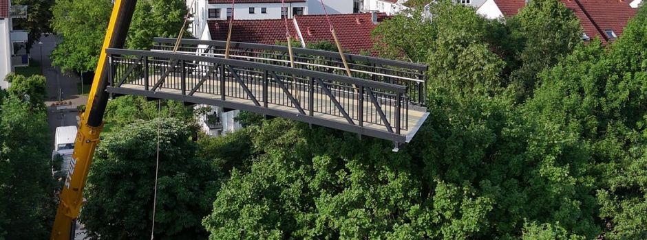Neue Brücke über Eisbach in Worms eingesetzt