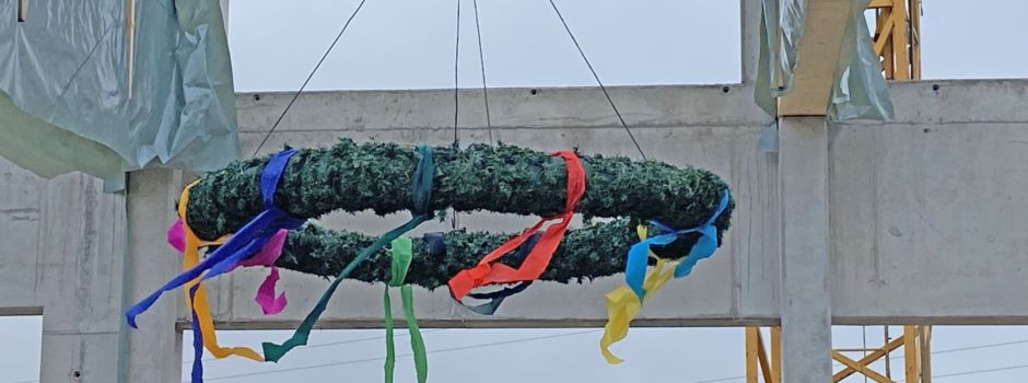 Richtfest an der Theißtalschule: Landrat lobt Zusammenarbeit zwischen Kreis und Gemeinde
