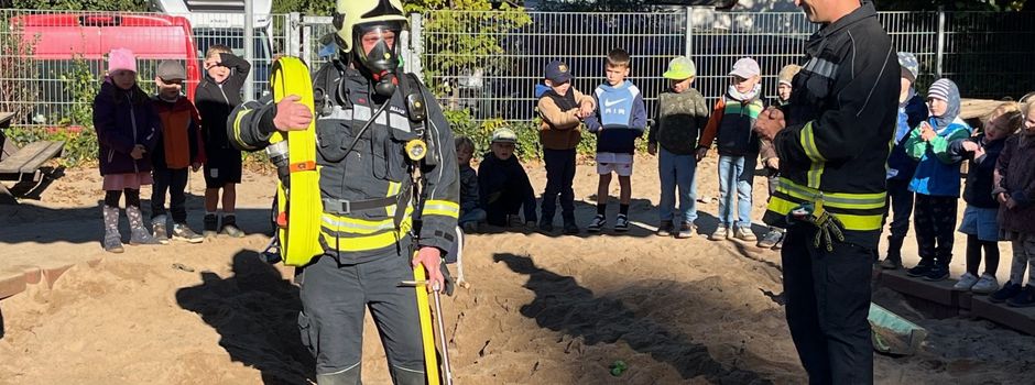 Feuerwehr Pinnow zu Besuch in der Kita Pinnow