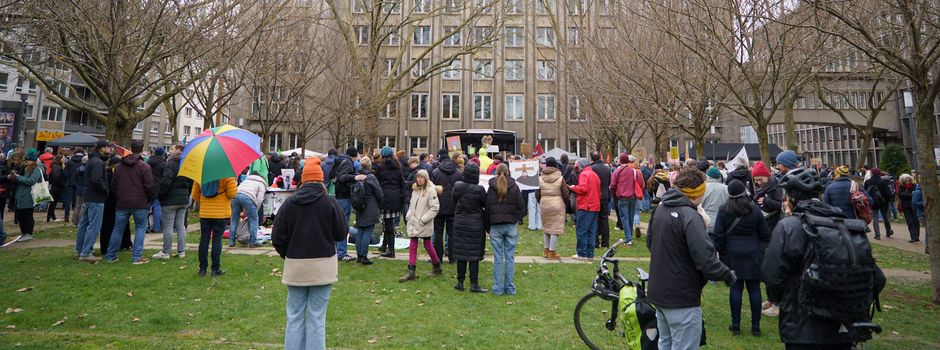 Hunderte demonstrieren in Mainz gegen Rechtsextremismus
