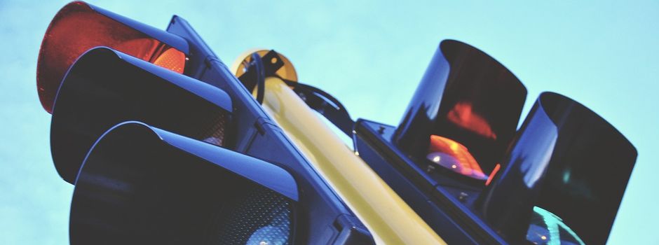 Auto macht an Ampel Satz nach vorne: Mainzer (44) verletzt