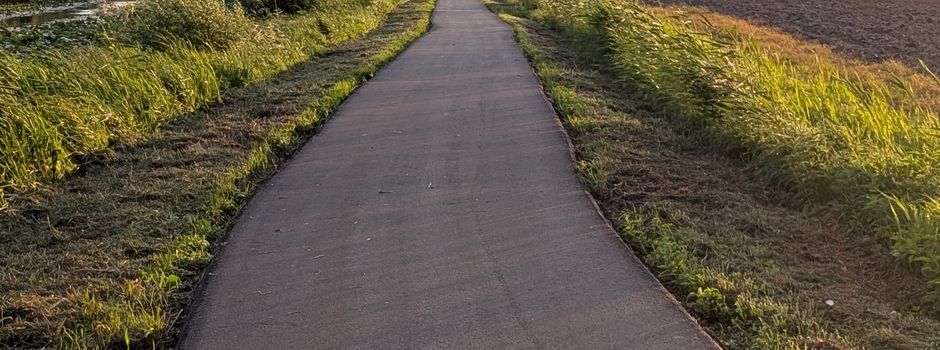 Fahrradweg am Herzhorner Rhin aufgewertet