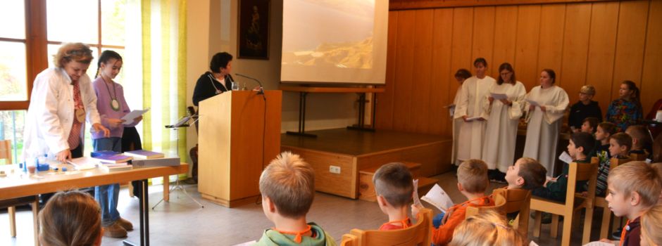 Kinder lernen spielerisch die Bibel kennen