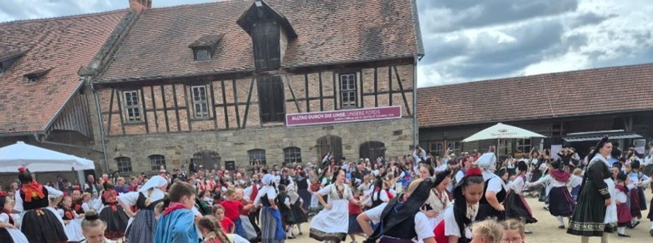 Großes Jubiläumsfest im Hessenpark - die Trachtengruppen Wohra und Halsdorf waren dabei!