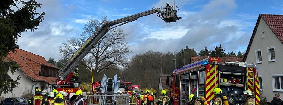 Einfamilienhaus brennt – rund 100 Kräfte im Einsatz