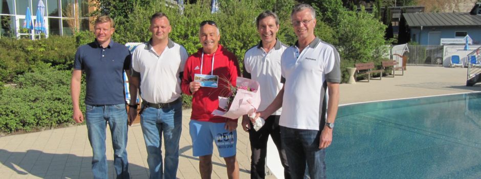 Theo Peters erster Badegast am Monte