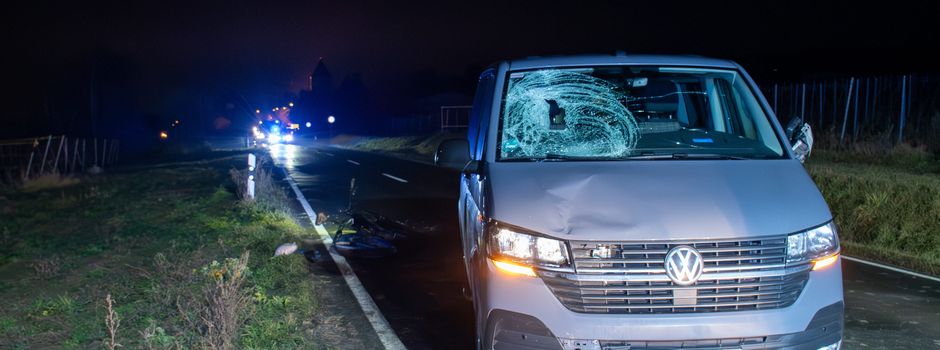 Radfahrer von Auto erfasst und schwer verletzt