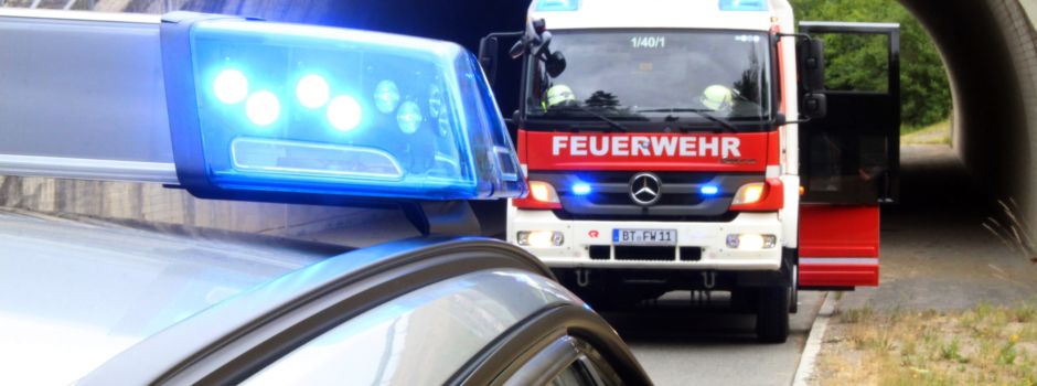 Schwerer Verkehrsunfall in Andernach – Fahrer muss von Feuerwehr befreit werden