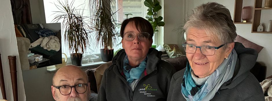 Spendenübergabe für Relaxsessel