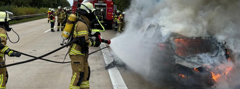 Pkw-Brand auf der Autobahn