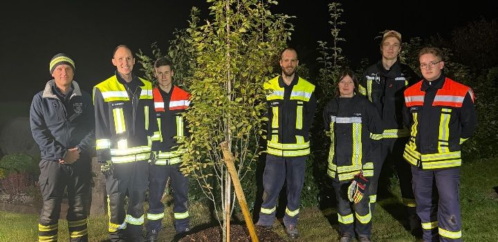Klieburger Feuerwehr nimmt an Baumpflanzchallenge teil
