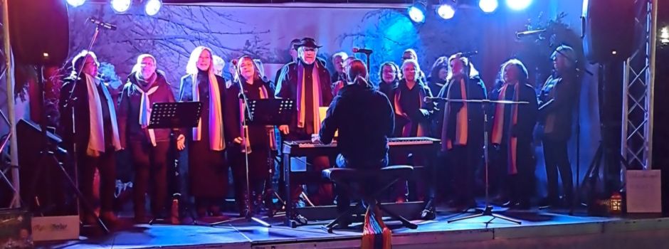 Rainbow Gospelchor und Weihnachtszauber: Erfolgreicher Auftritt auf dem Adventskrämchen