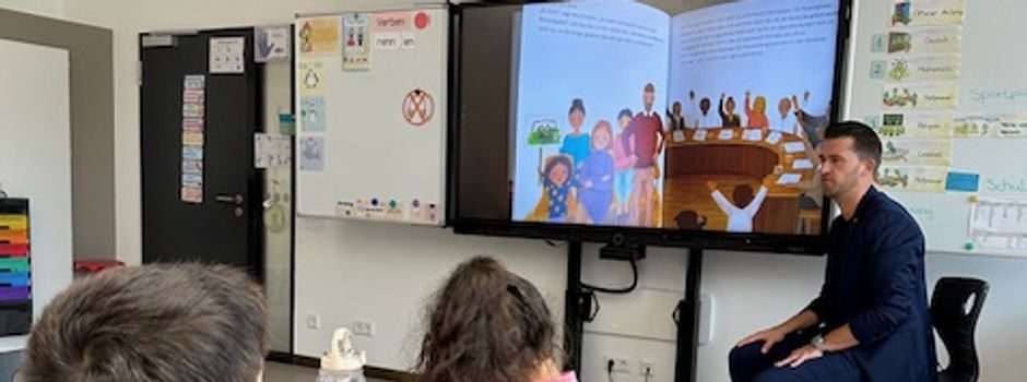 Bürgermeister zu Besuch: Vorlesetag begeistert Grundschulkinder