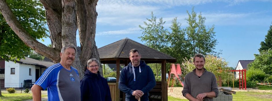 Neue Hecke beim Spielplatz Am Kreuzweg