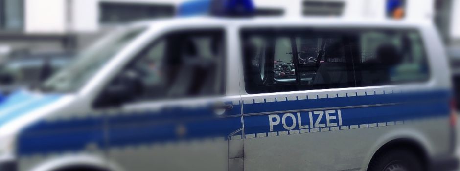 Porz-Zündorf: Alkoholisierter Mann greift mehrfach Polizisten an
