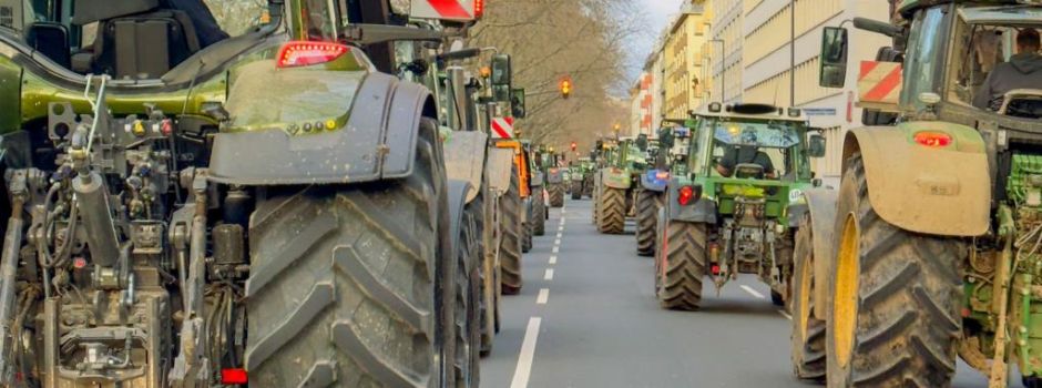 Bauern blockieren Autobahnauffahrten mit Traktoren rund um Mainz