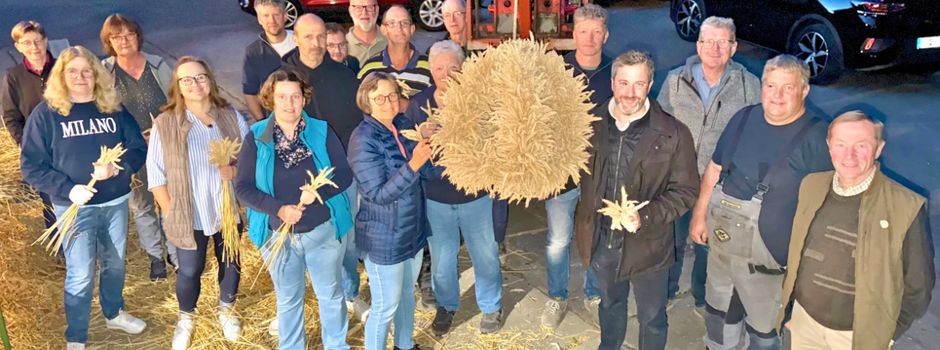 Von der Ähre bis zur Krone: Landfrauen und landwirtschaftliche Ortsverbände binden Erntekrone