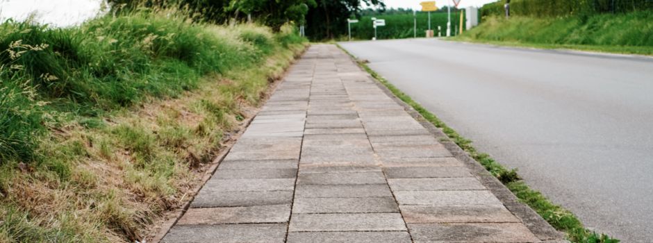 Gehweg entlang der Dorfstraße in Kampen (bis Moorweg) instandgesetzt