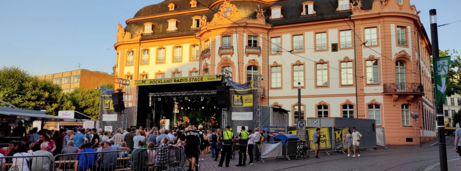 Was es mit der Lkw-Sperre am Schillerplatz auf sich hatte