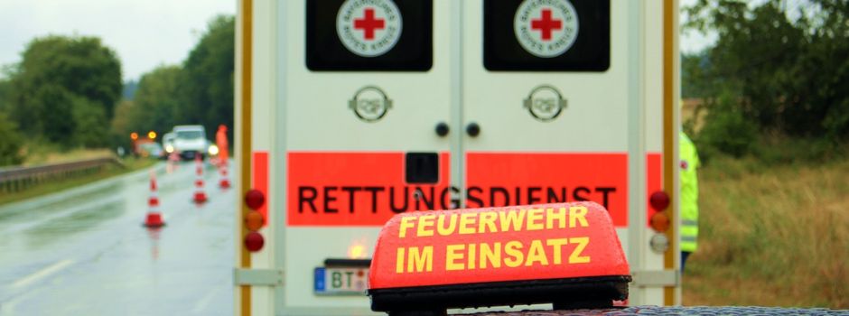 Urmitz: Auto überschlägt sich und kracht gegen Baum – ein Schwerverletzter