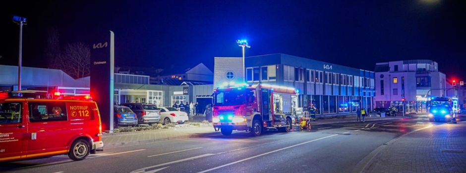Brand in Wormser Autohaus – Feuerwehr im Einsatz