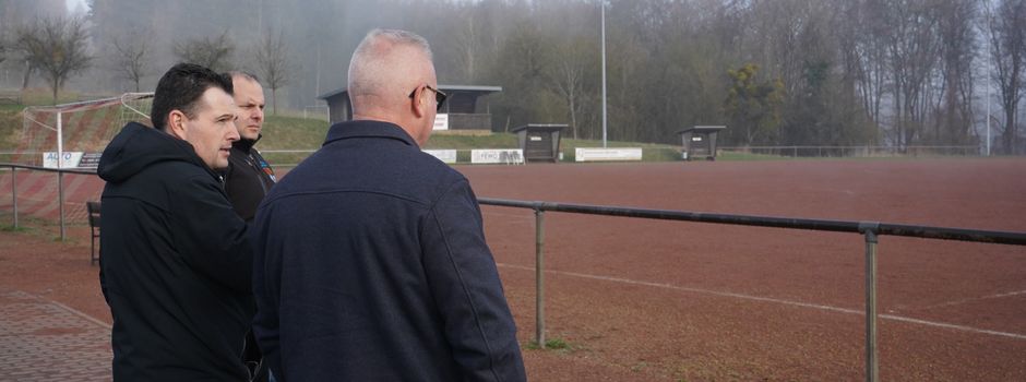 Ortstermin am Sportplatz in Eimersdorf