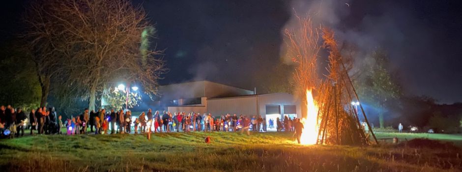 Unser Martinsfeuer steht!