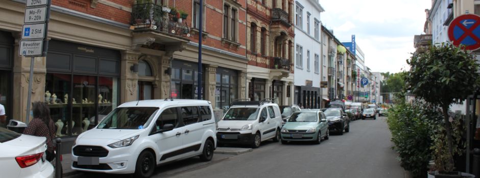 Mann mit gezogenem Messer sorgt für Aufregung in Wiesbaden