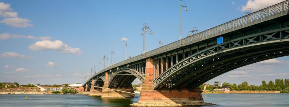 Schwerer Unfall an Theodor-Heuss-Brücke