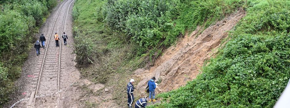 «Den Knall noch in den Ohren»: Zug entgleist nach Erdrutsch