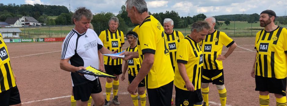 SAVE THE DATE - Borussia Dortmund vs. Blau-Weiß Hellenhahn: Walking-Fußball-Derby