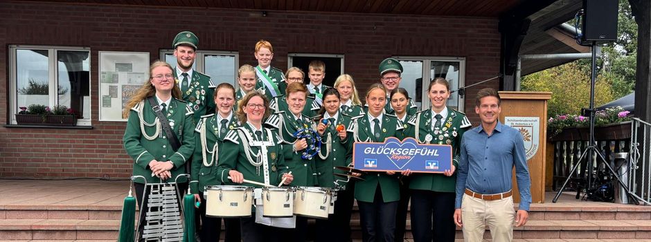 Neue Instrumente, neue Hemden, starke Jugendarbeit: Spende für Spielmannszug Clarholz-Heerde