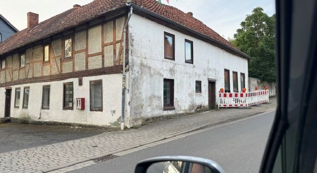 Gebäude nach Feuerwehreinsatz abgesichert