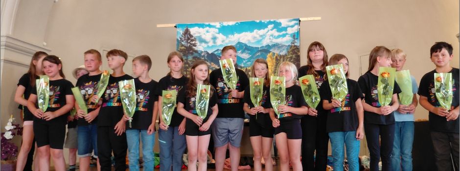 Viertklässler der 4a in der Altenstadtschule zelebrieren Abschied mit Bubble Soccer, Slushi-Eis und Alpakas