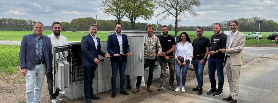 Erstes Multifunktionsgehäuse fertiggestellt: Meilenstein für das Glasfasernetz im Außenbereich von Herzebrock-Clarholz