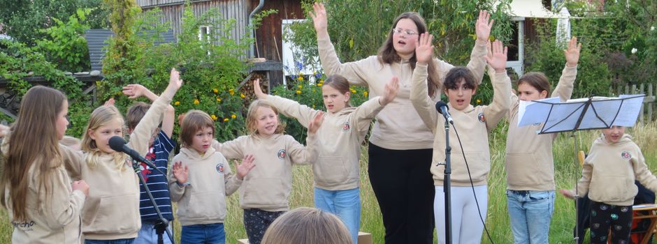80 Singbegeisterte beim Sommersingen der Versöhnungs-Kirchengemeinde